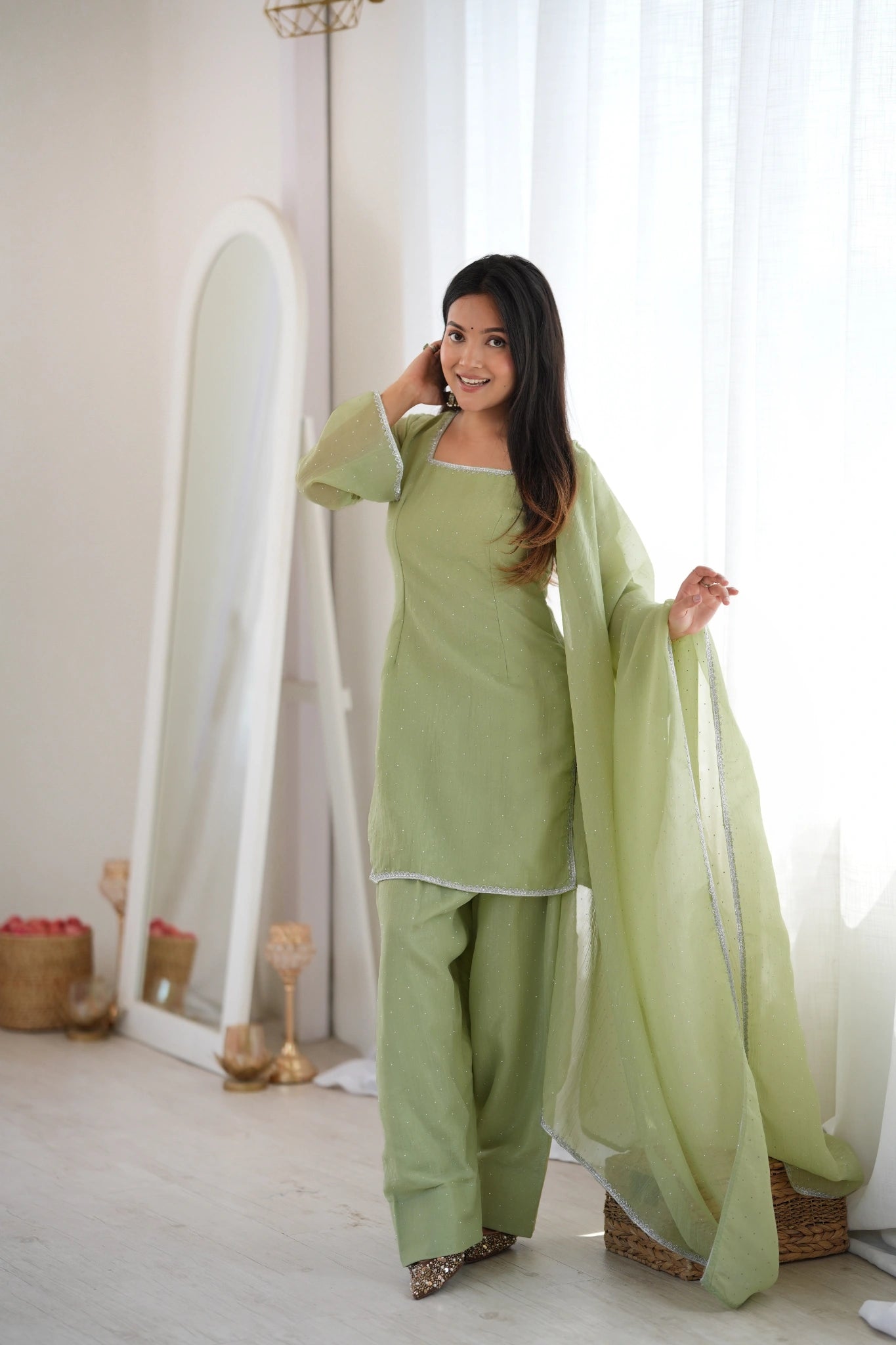 Pista green silk blend suit - U-neck full sleeve front